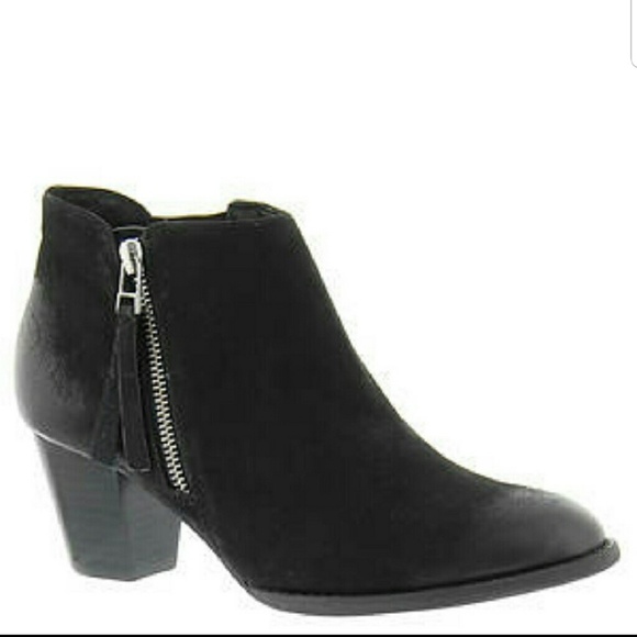 black vionic boots